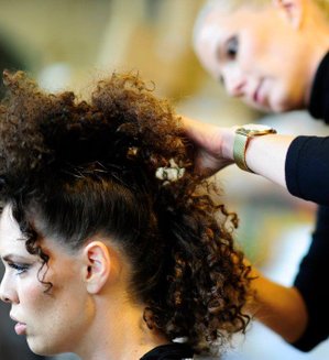 Makeup & hårstyling inför Malla Swedens visning på Oxhallarna i Helsingborg